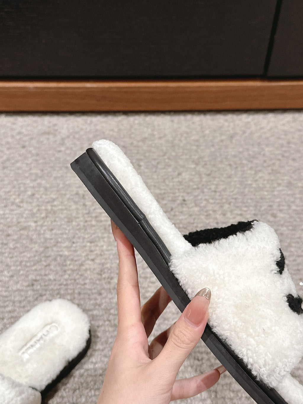 CHANEL SLIPPERS IN WHITE MIX BLACK FLEECE