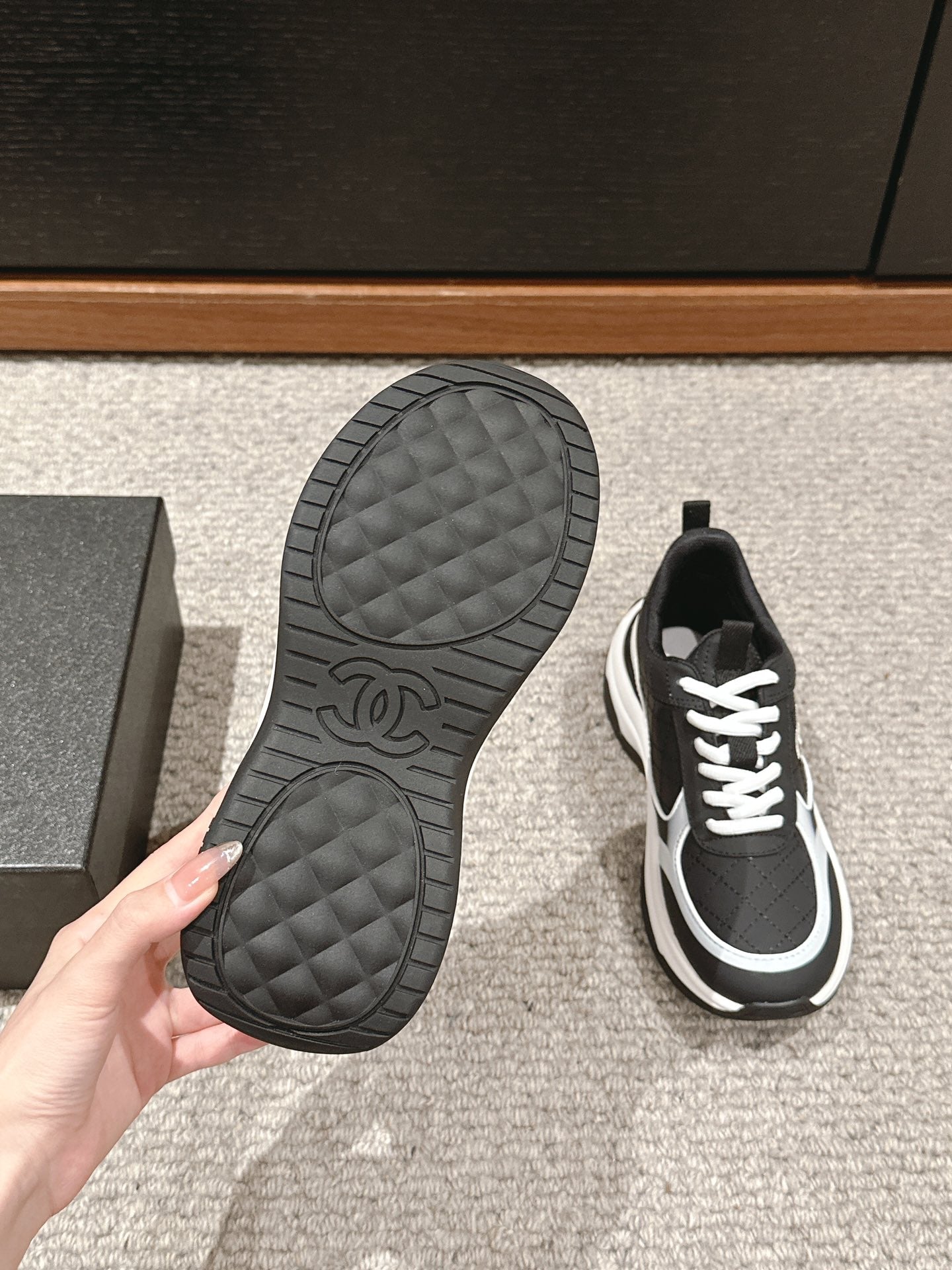 CHANEL CLASSIC SNEAKER IN BLACK MIX WHITE LAMBSKIN