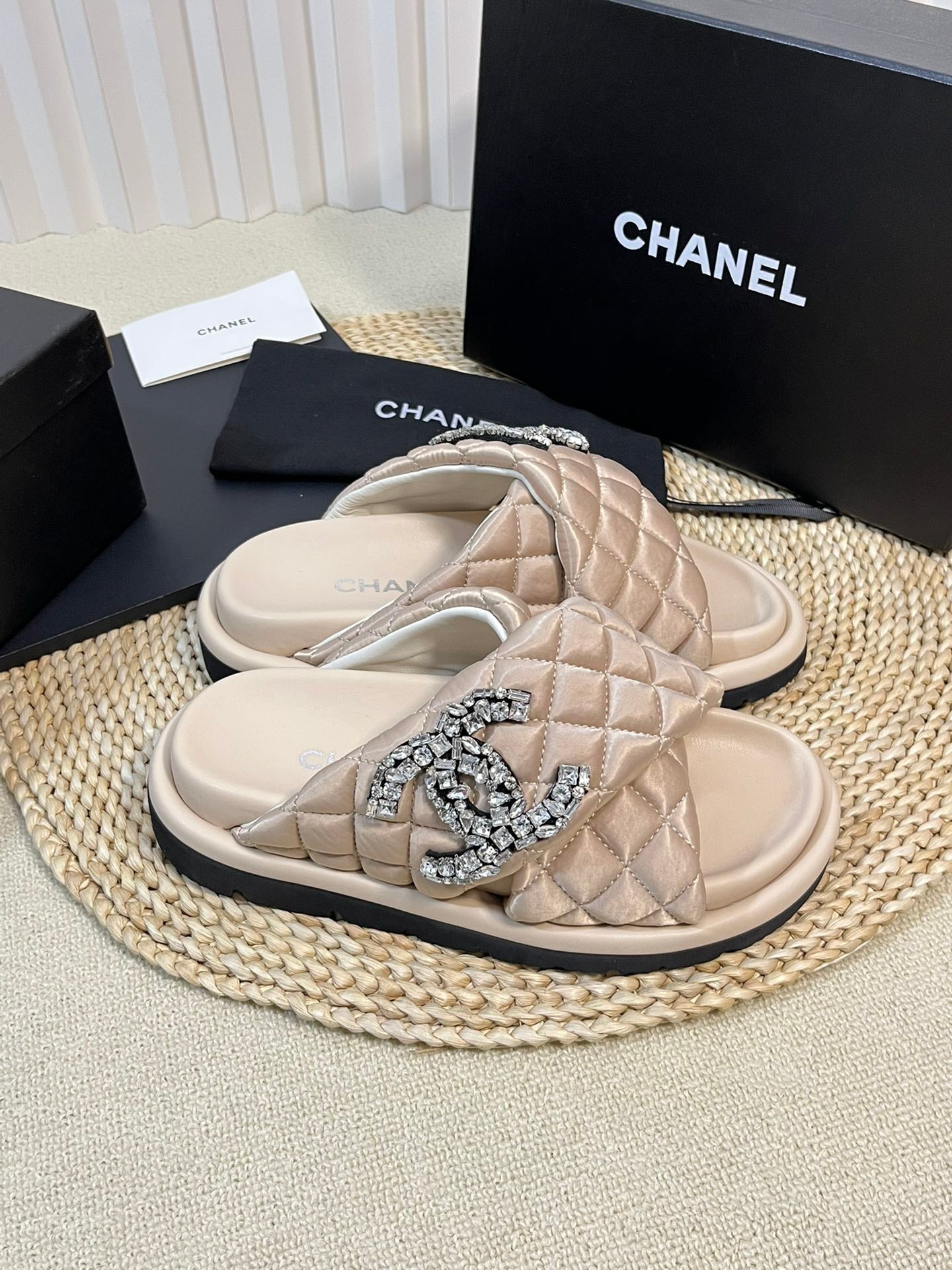 CHANEL Women's slippers with two crossed straps sheepskins beige cream