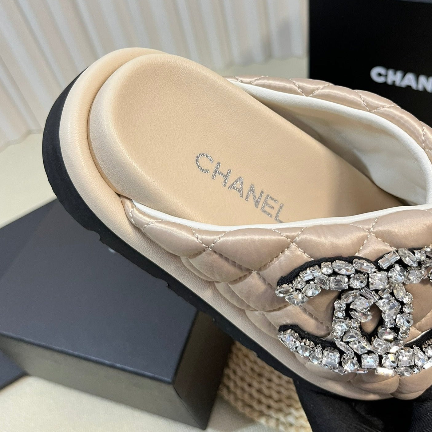 CHANEL Women's slippers with two crossed straps sheepskins beige cream