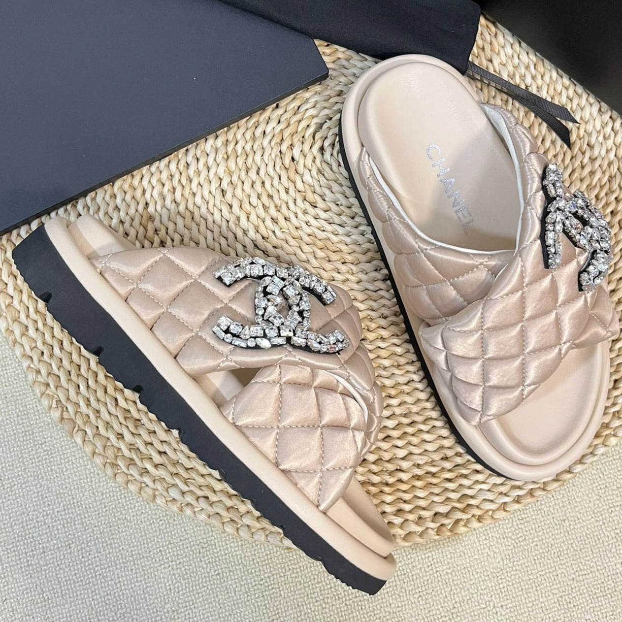 CHANEL Women's slippers with two crossed straps sheepskins beige cream
