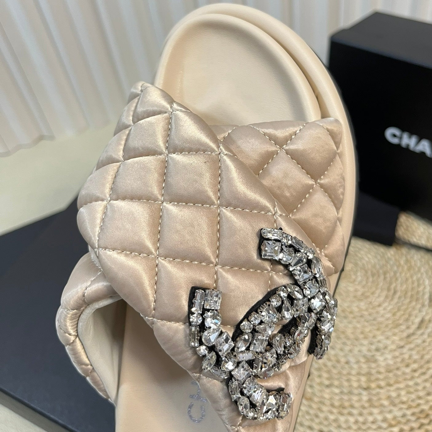 CHANEL Women's slippers with two crossed straps sheepskins beige cream