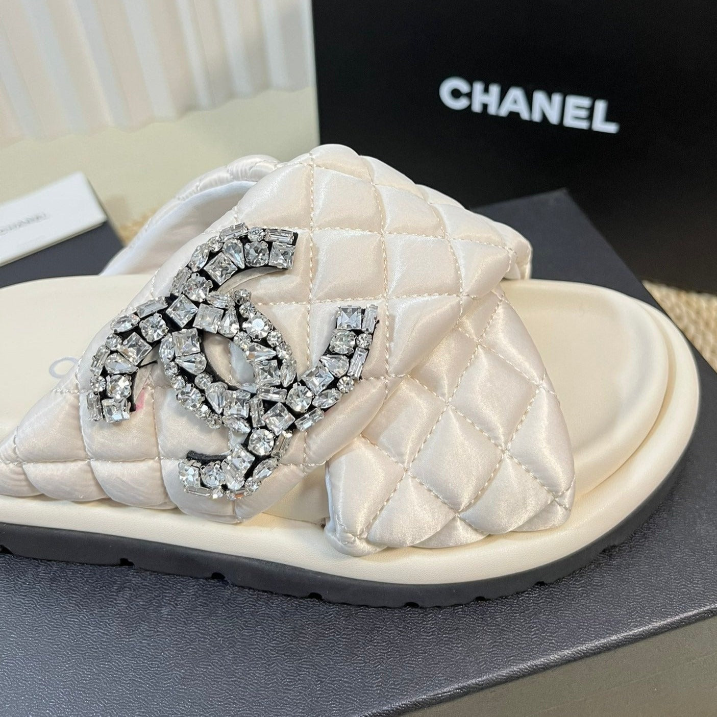 CHANEL Women's slippers with two crossed straps sheepskins white cream