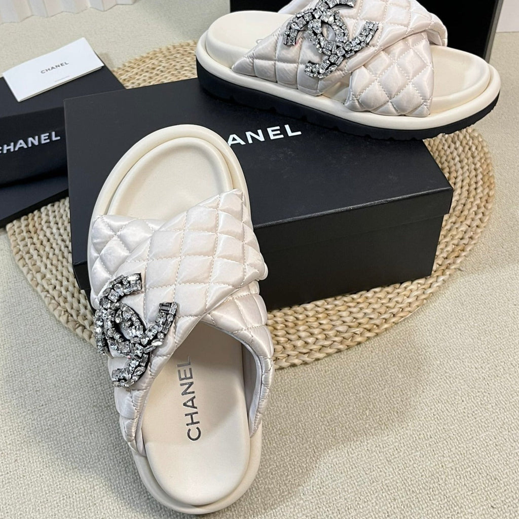 CHANEL Women's slippers with two crossed straps sheepskins white cream