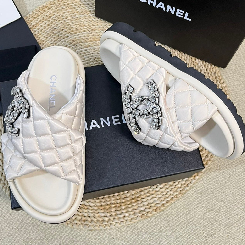 CHANEL Women's slippers with two crossed straps sheepskins white cream