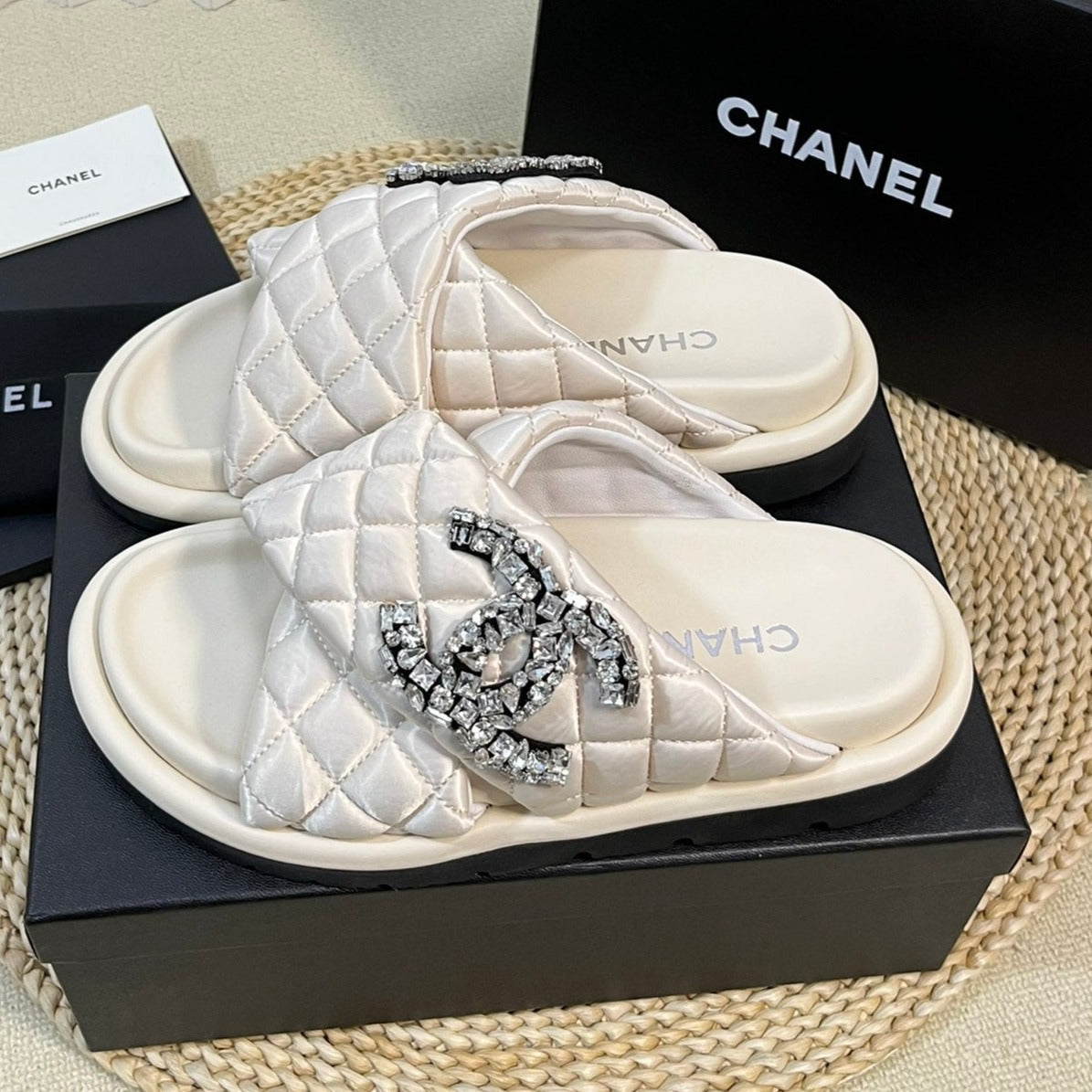 CHANEL Women's slippers with two crossed straps sheepskins white cream
