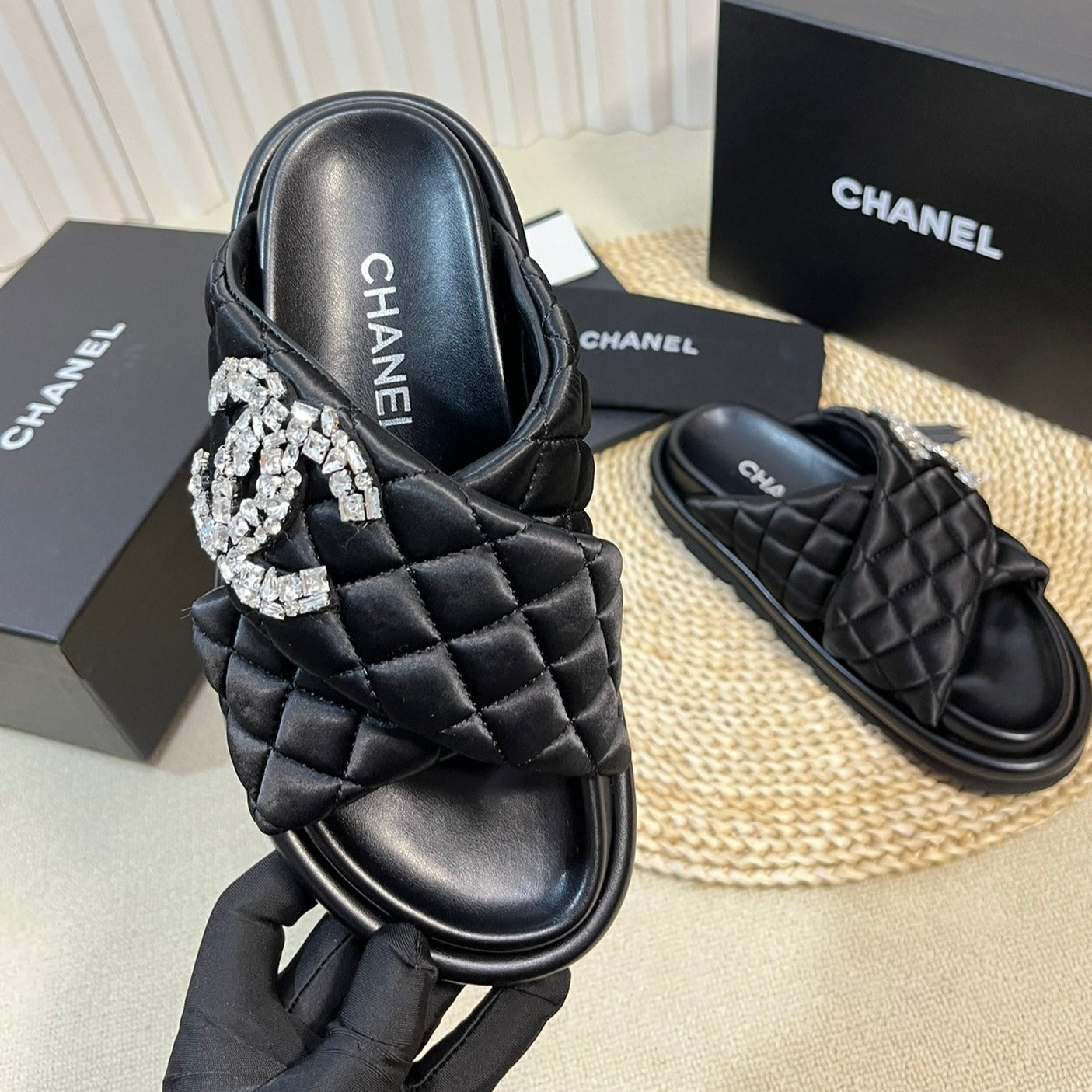 CHANEL Women's slippers with two crossed straps sheepskins black