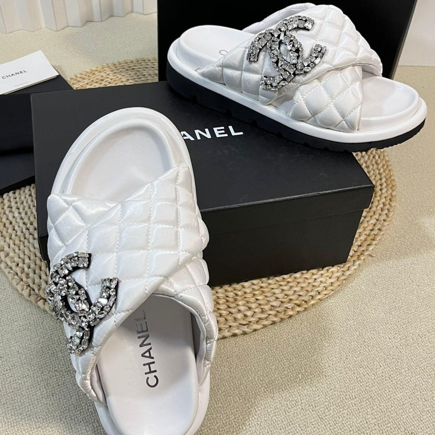 CHANEL Women's slippers with two crossed straps sheepskins white