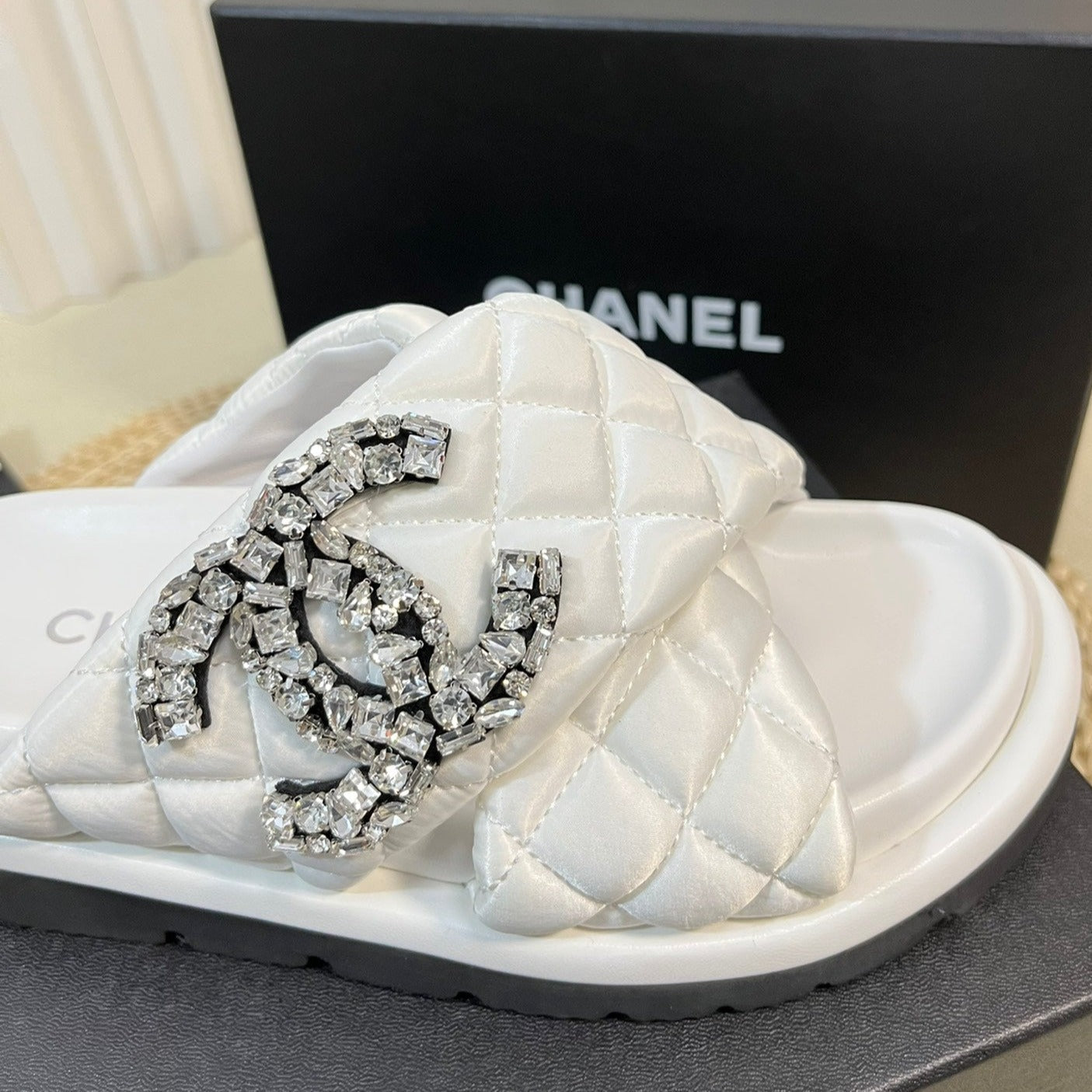 CHANEL Women's slippers with two crossed straps sheepskins white