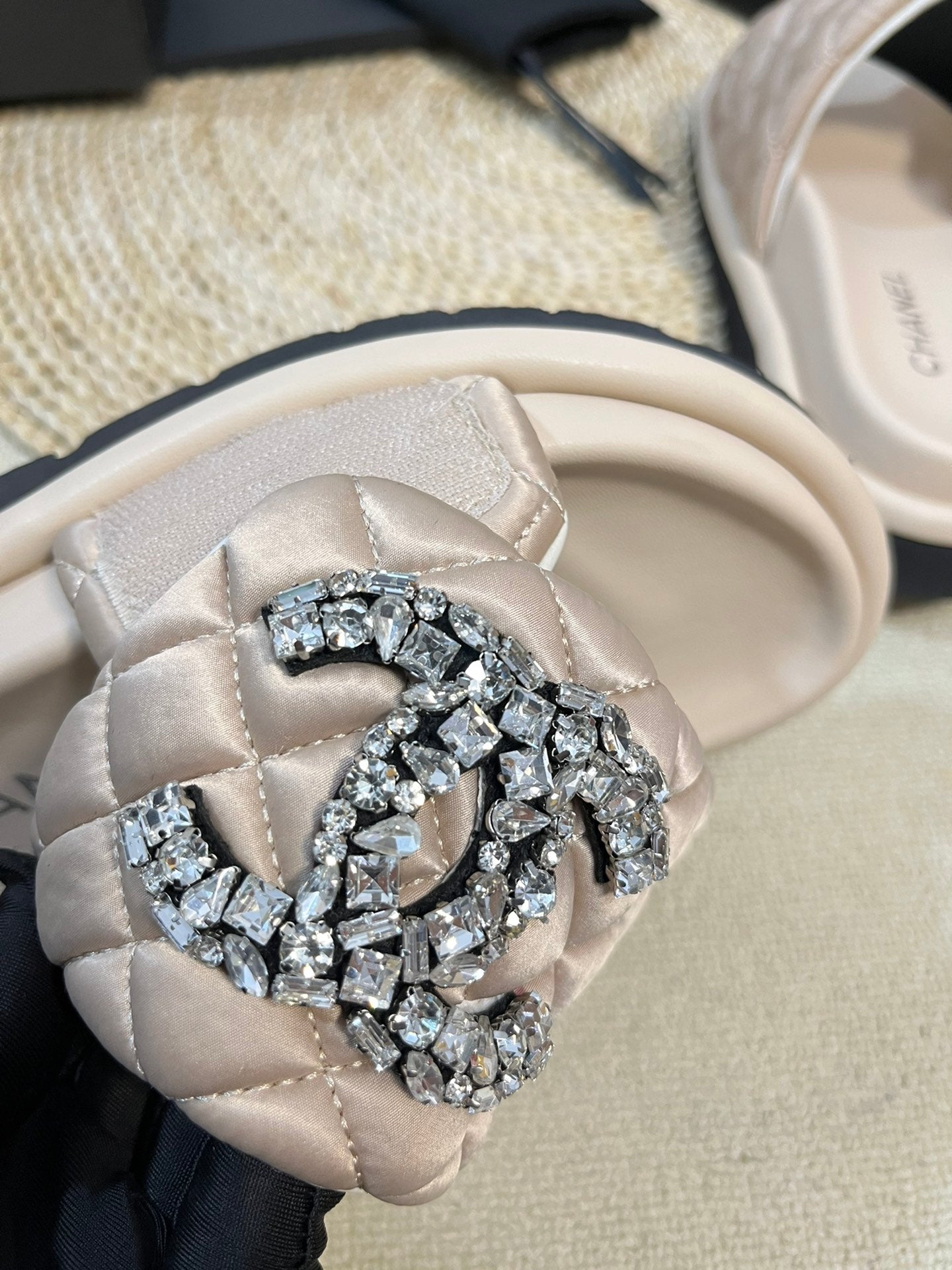 CHANEL New Style Diamond Buckle Double C Thick Bottom Slippers Beige Cream Sheepskin