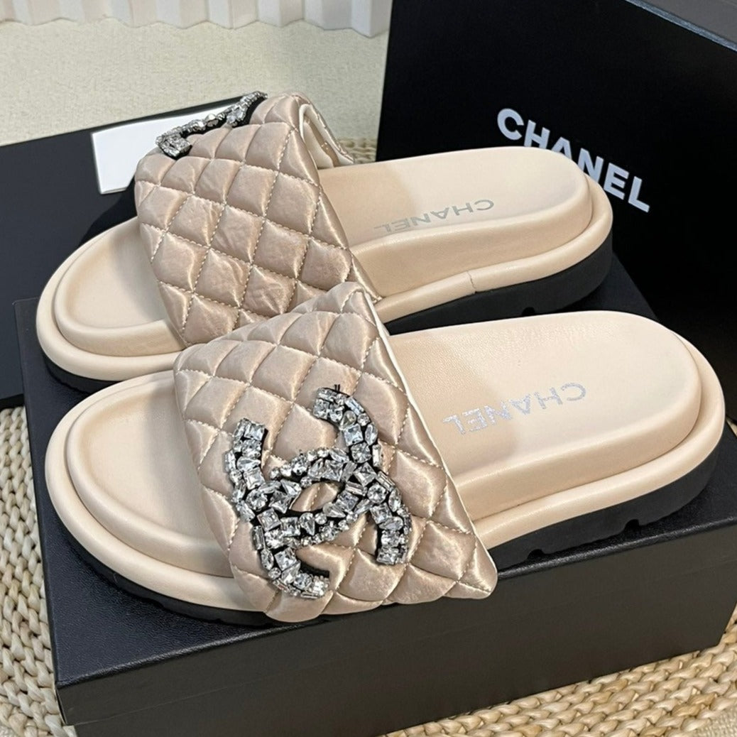 CHANEL New Style Diamond Buckle Double C Thick Bottom Slippers Beige Cream Sheepskin