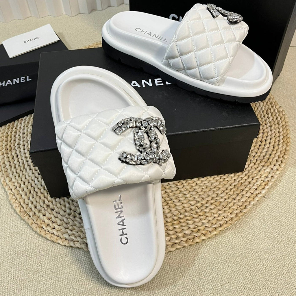CHANEL New Style Diamond Buckle Double C Thick Bottom Slippers White Sheepskin