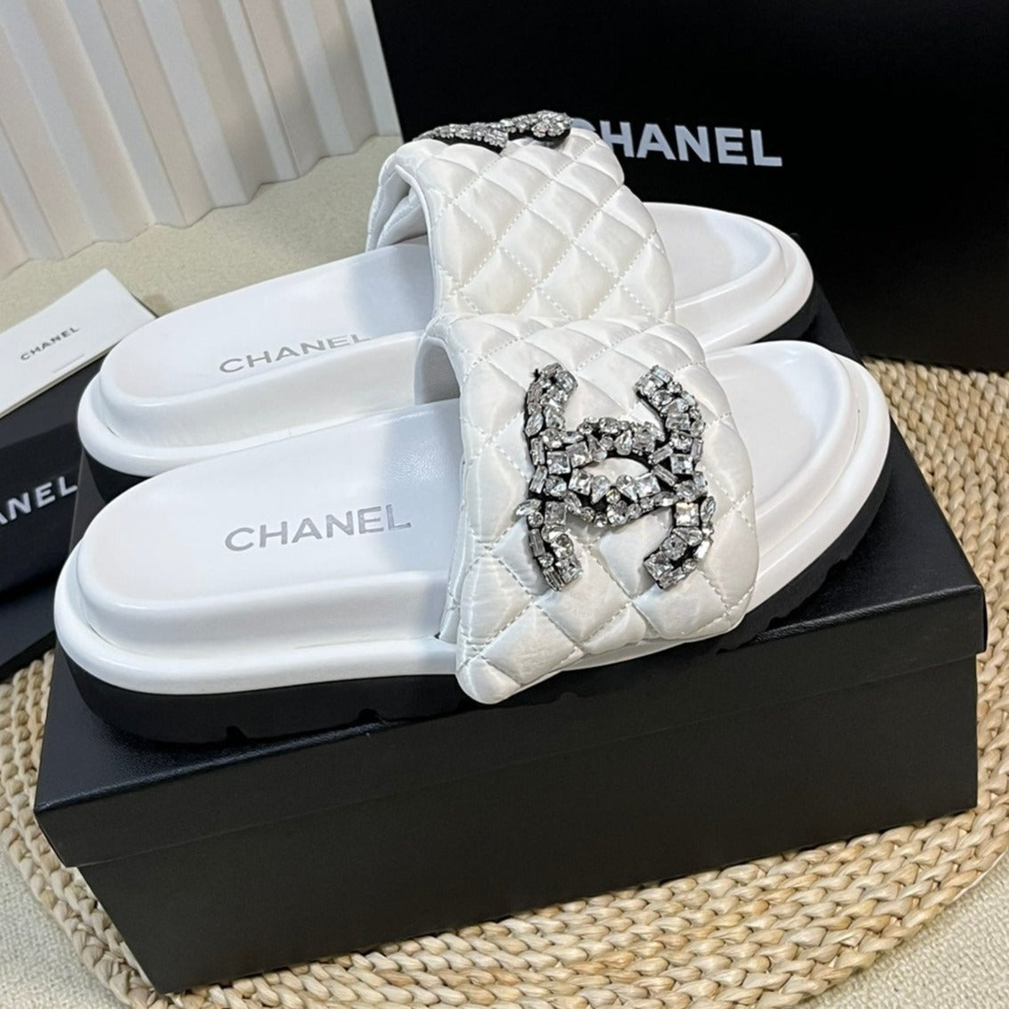 CHANEL New Style Diamond Buckle Double C Thick Bottom Slippers White Sheepskin