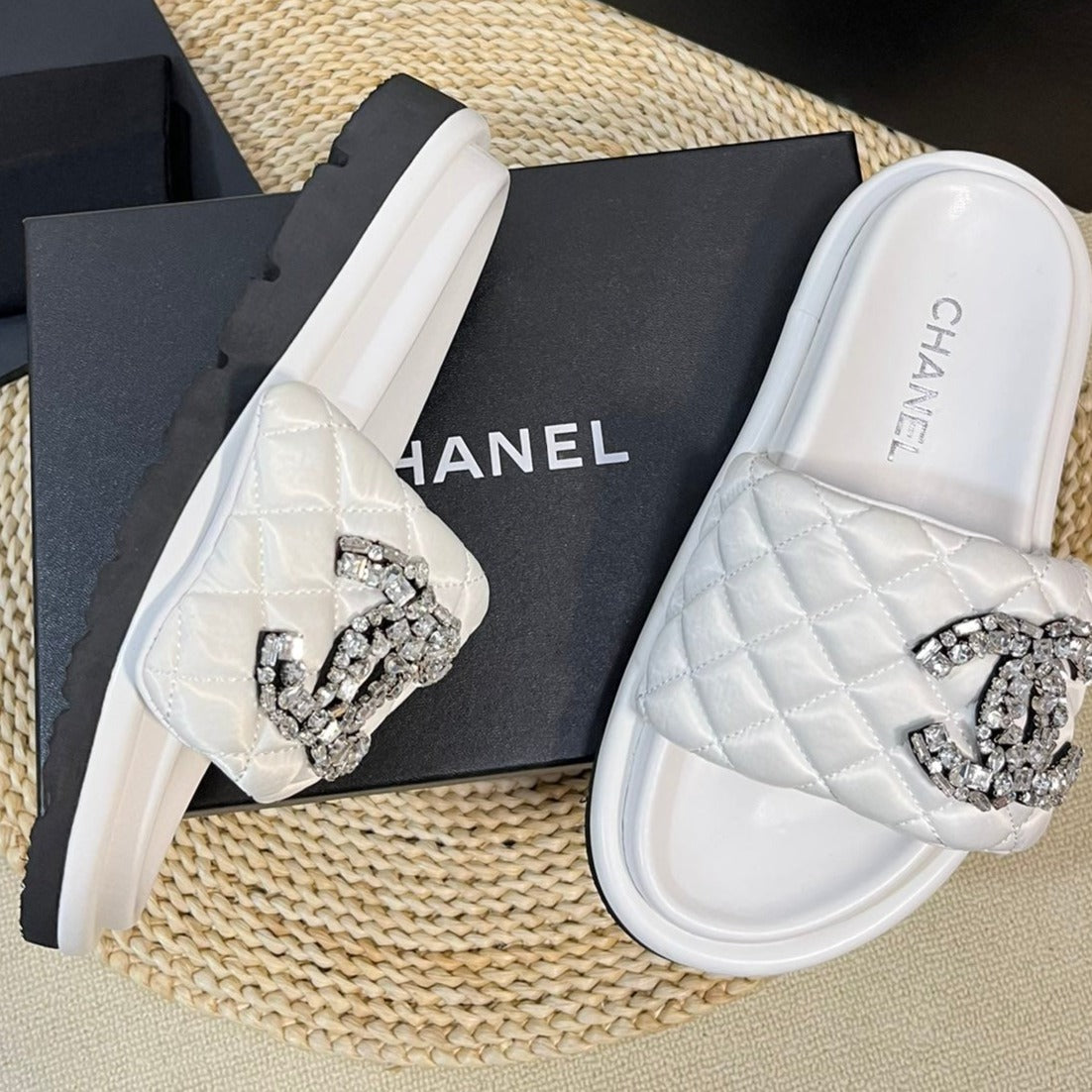 CHANEL New Style Diamond Buckle Double C Thick Bottom Slippers White Sheepskin