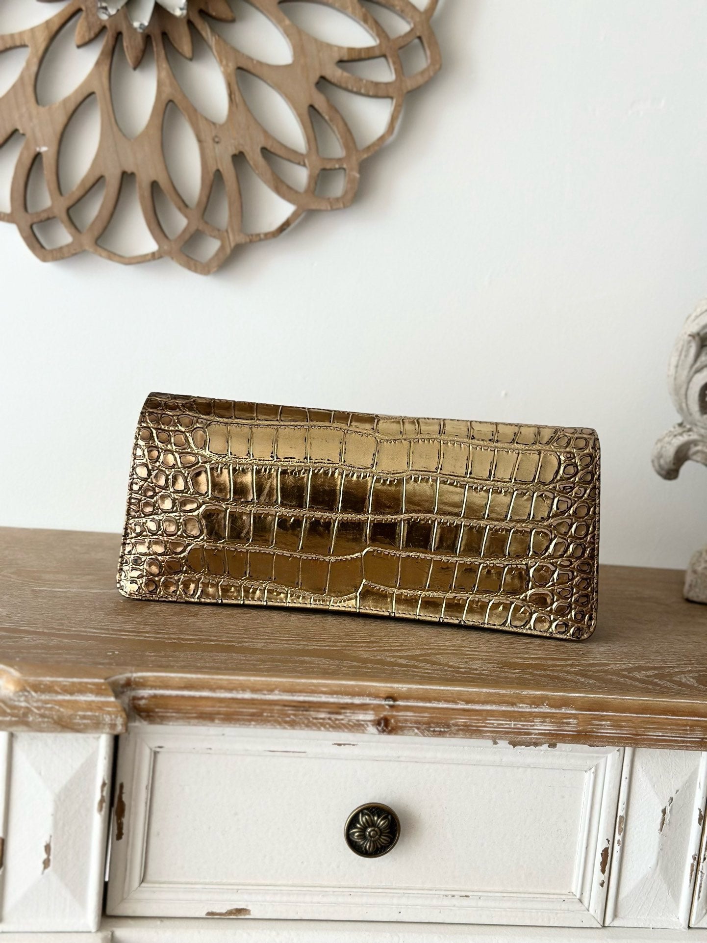 CHANEL 25S CLUTCH 30 IN METALLIC GOLD CROCODILE-EMBOSSED CALFSKIN