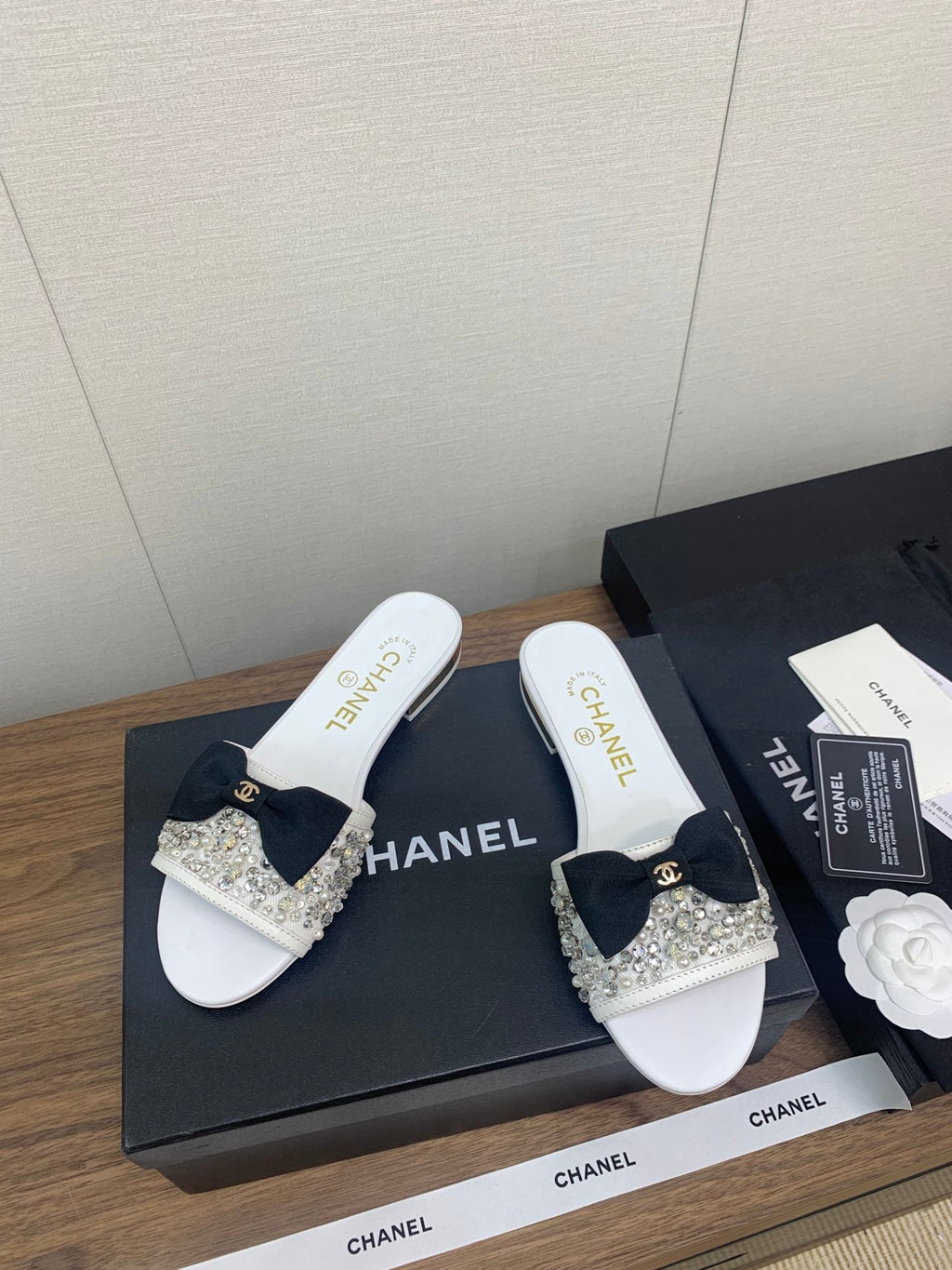 CHANEL BOW SLIPPERS IN WHITE LAMBSKIN WITH RHINESTONES