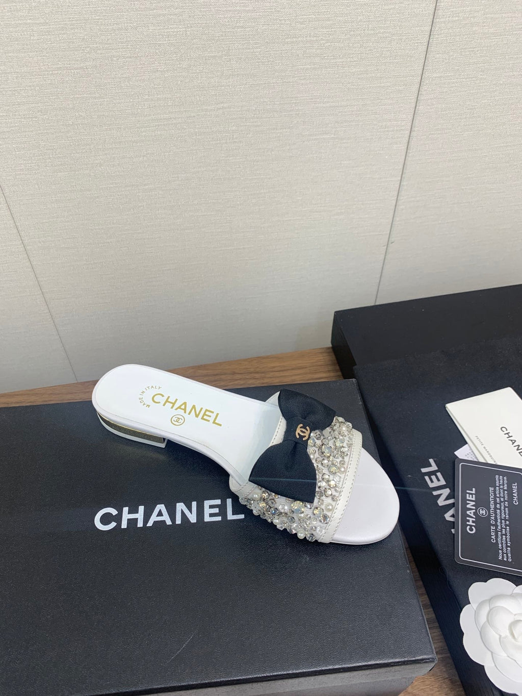 CHANEL BOW SLIPPERS IN WHITE LAMBSKIN WITH RHINESTONES