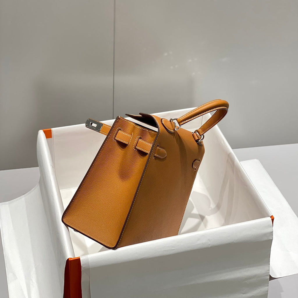 HERMES KELLY 28CM IN GOLD EPSOM CALFSKIN PALLADIUM HARDWARE