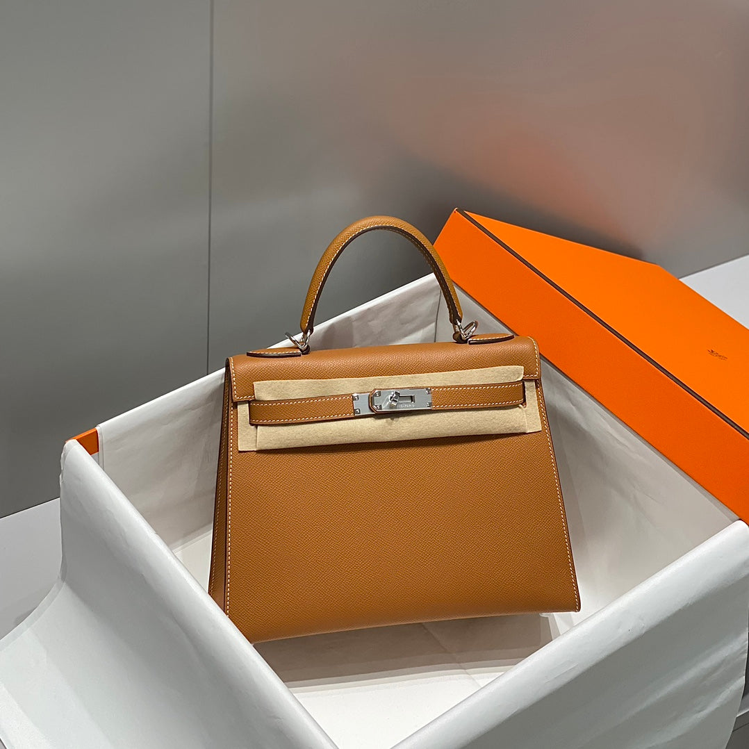 HERMES KELLY 28CM IN GOLD EPSOM CALFSKIN PALLADIUM HARDWARE