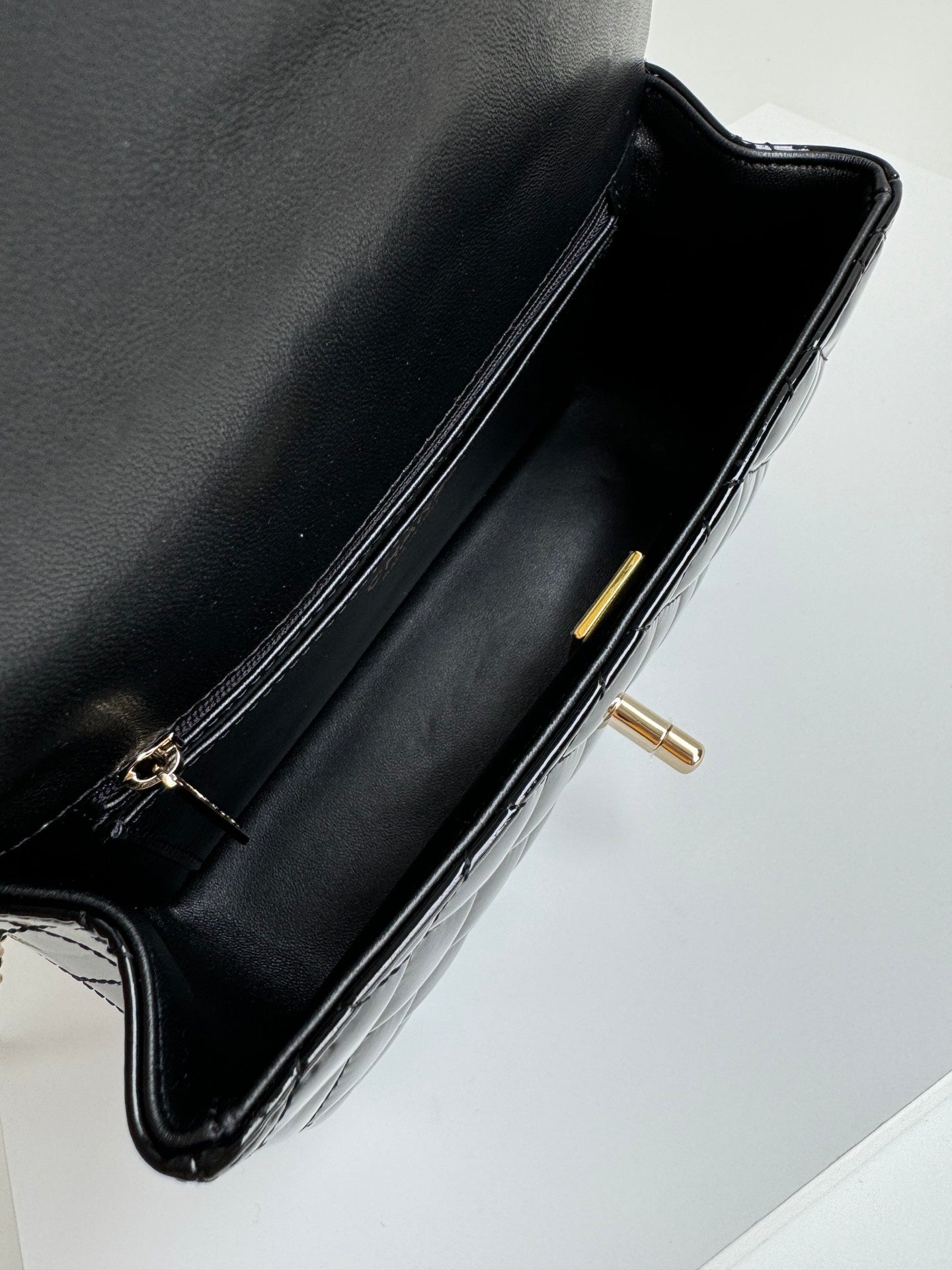 CHANEL MINI FLAP BAG 20 IN BLACK GLOSSY CALFSKIN GOLD HARDWARE