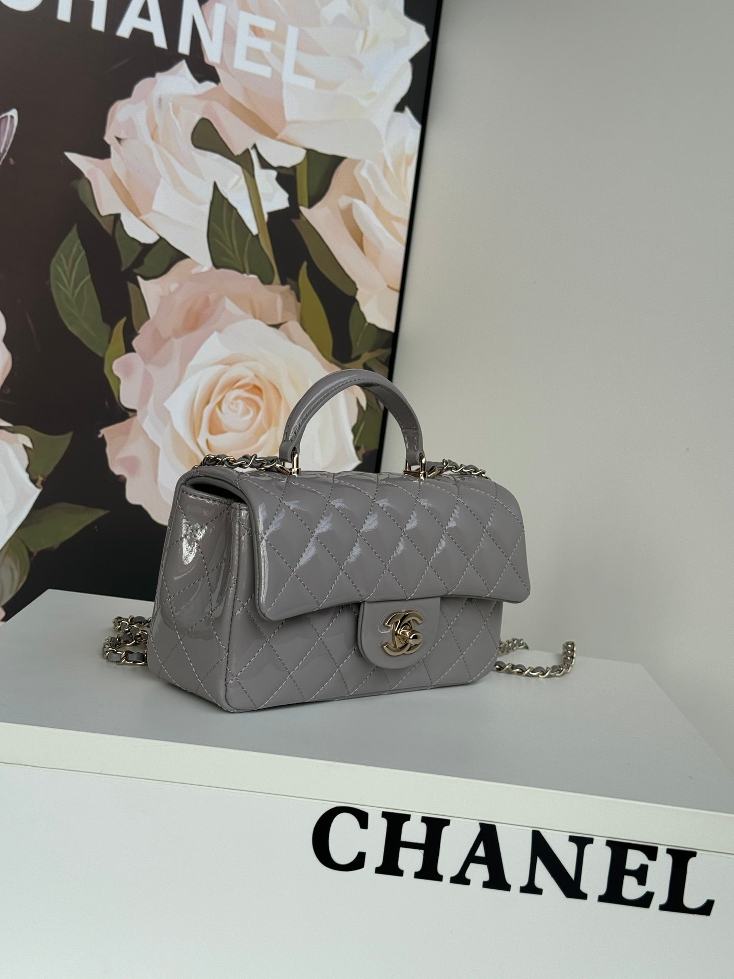 CHANEL MINI FLAP BAG 20 IN LIGHT GRAY GLOSSY CALFSKIN GOLD HARDWARE