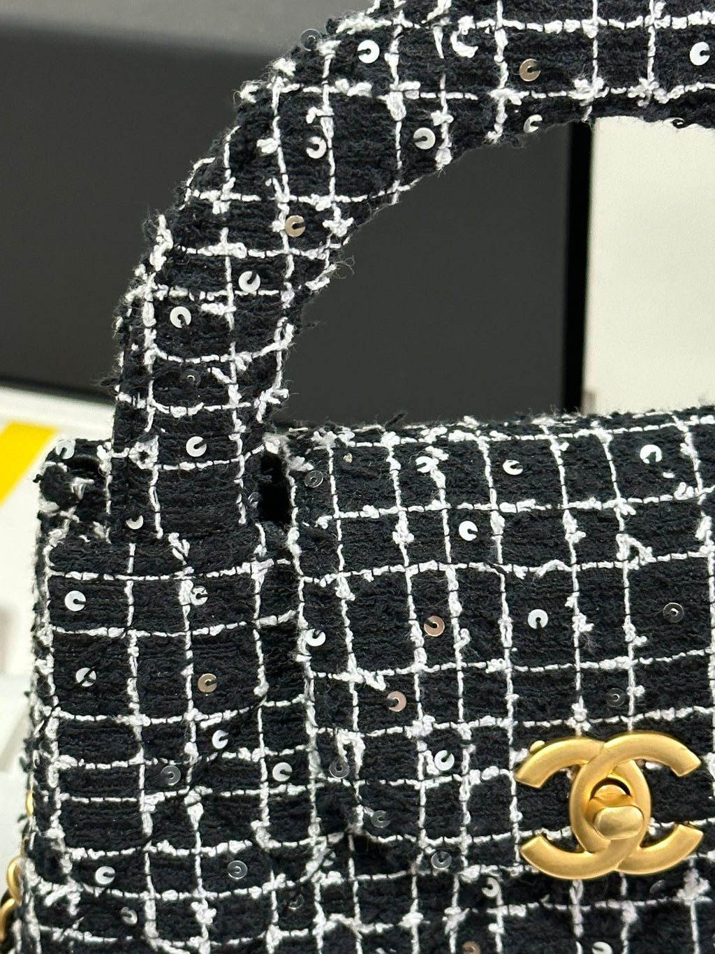 CHANEL KELLY SHOPPING BAG 19 IN BLACK MIX WHITE TWEED GOLD HARDWARE