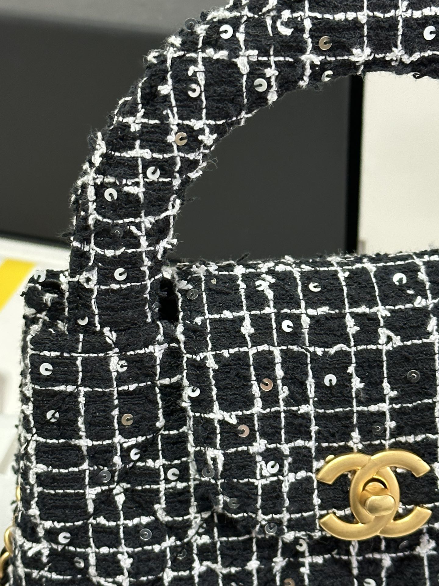 CHANEL KELLY SHOPPING BAG 19 IN BLACK MIX WHITE TWEED GOLD HARDWARE