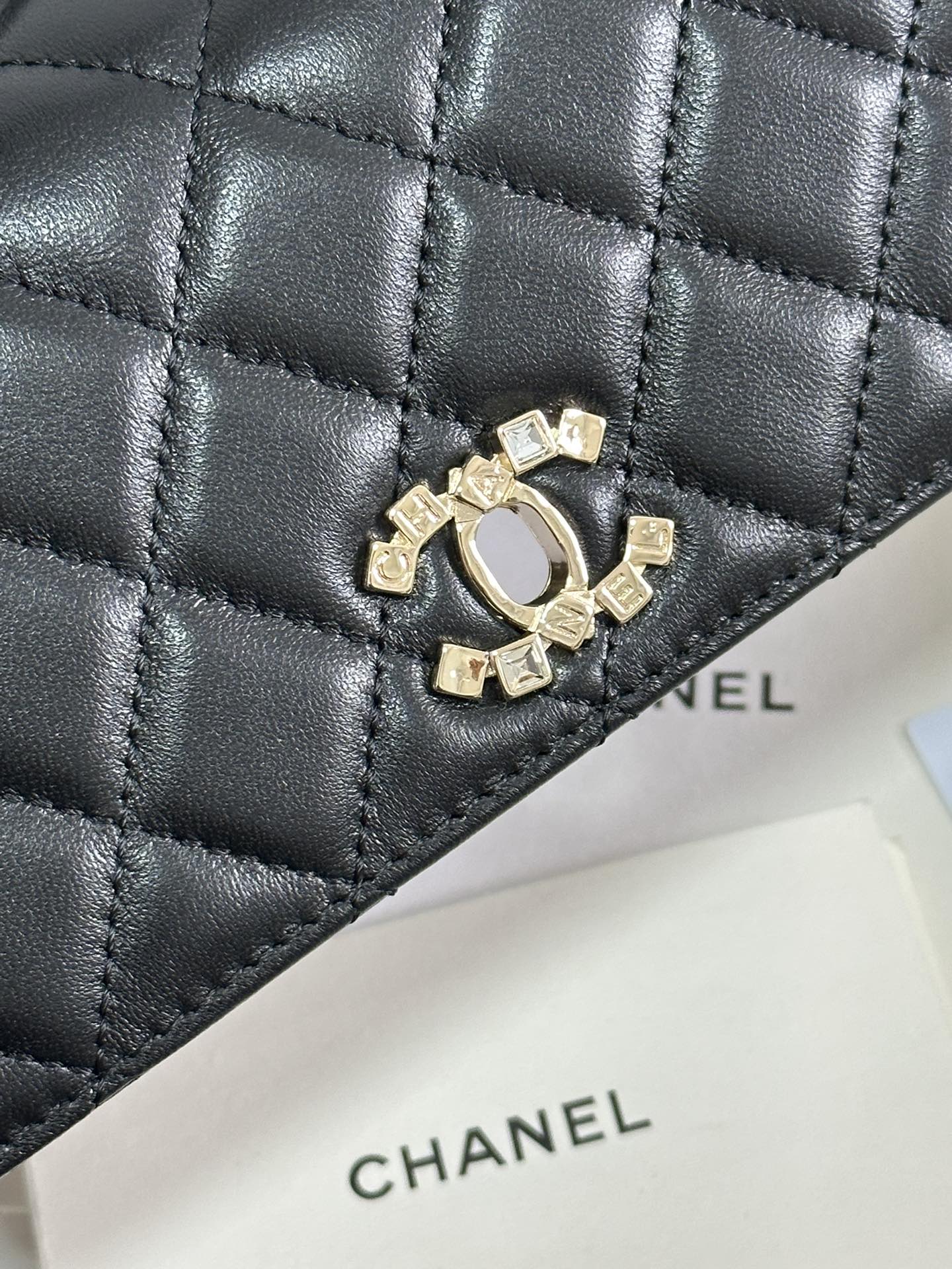 CHANEL FLAP BAG 18 WITH HANDLE IN BLACK CALFSKIN GOLD HARDWARE