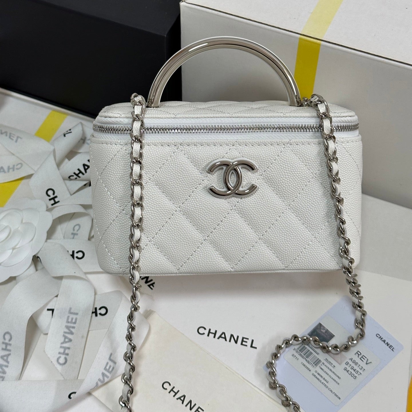 CHANEL MINI VANITY TOP HANDLE CASE 17 IN WHITE CAVIAR SKIN SILVER-TONE PLATED METAL