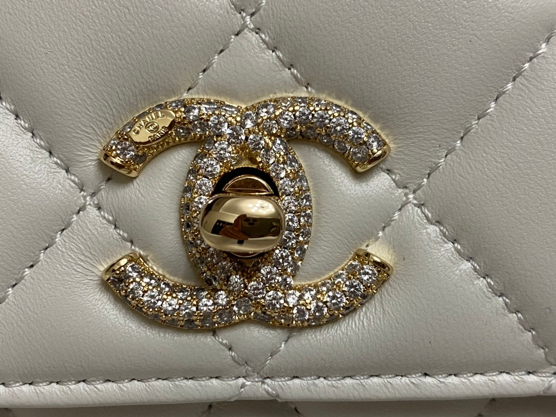 CHANEL MINI FLAP BAG 19 IN WHITE CALFSKIN DIAMOND LOGO