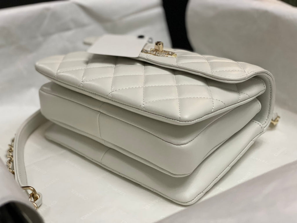 CHANEL MINI FLAP BAG 19 IN WHITE CALFSKIN DIAMOND LOGO