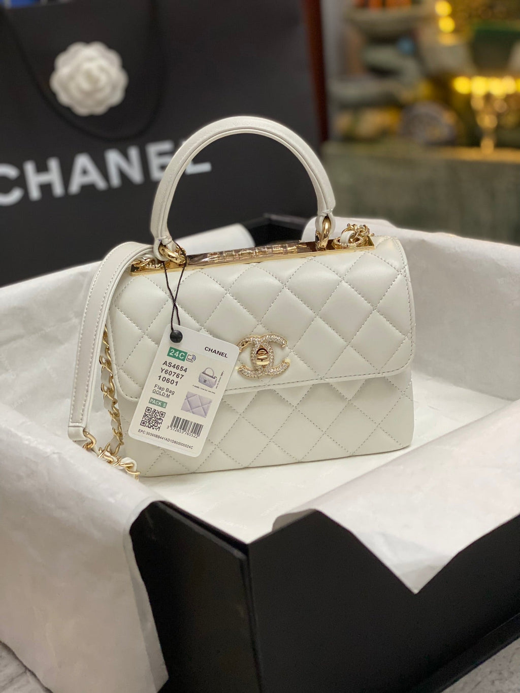 CHANEL MINI FLAP BAG 19 IN WHITE CALFSKIN DIAMOND LOGO