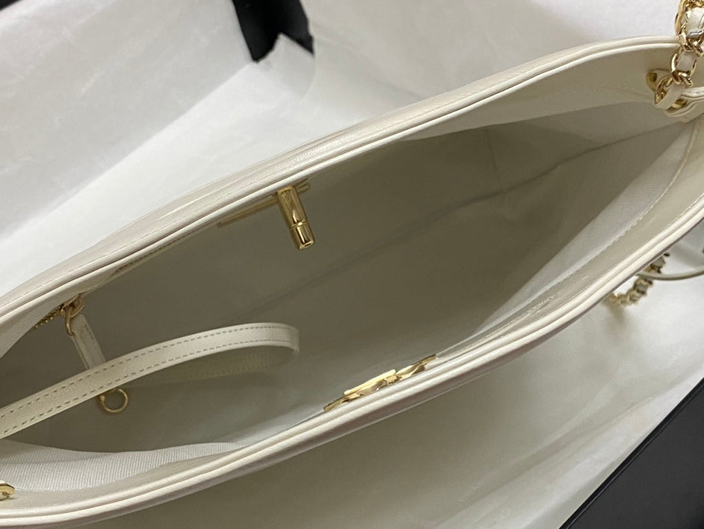 CHANEL SMALL 30 SHOPPING BAG IN WHITE CALFSKIN