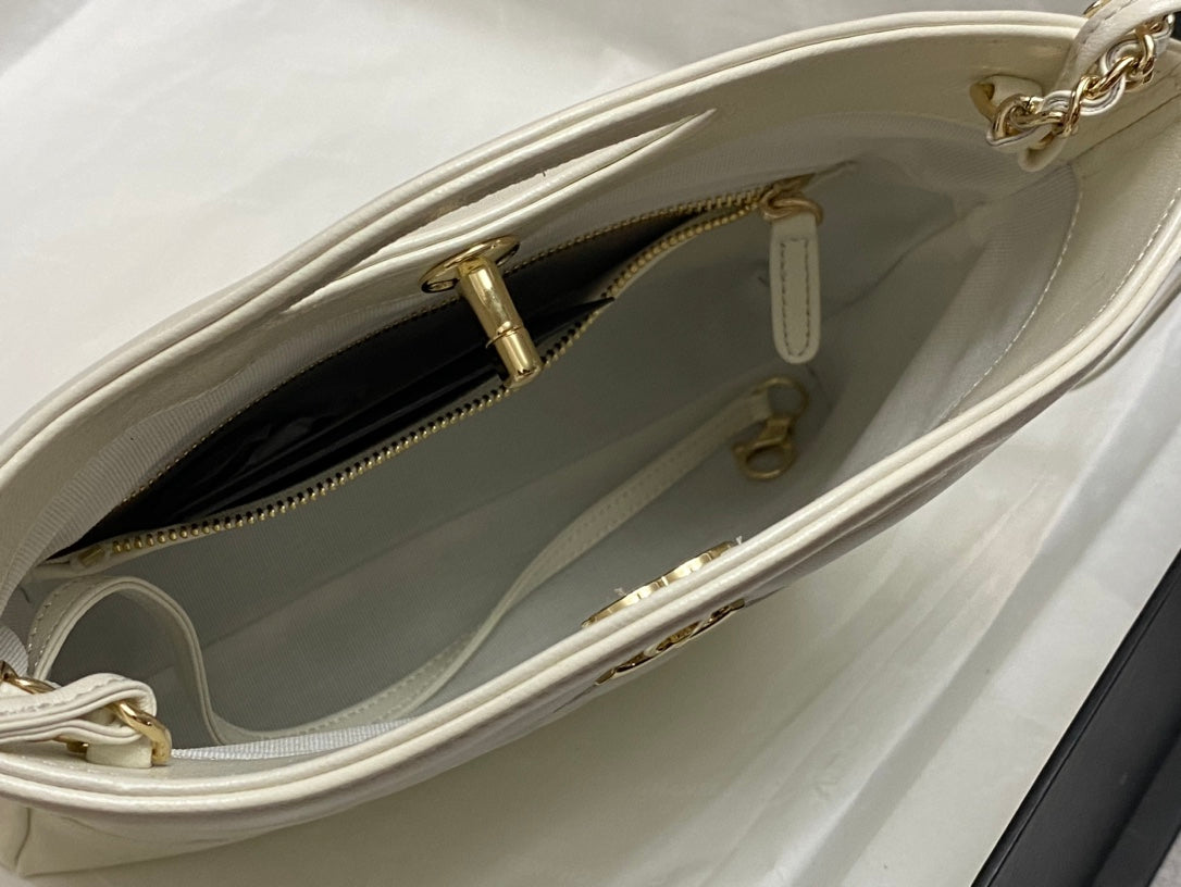CHANEL MINI 23 SHOPPING BAG IN WHITE CALFSKIN