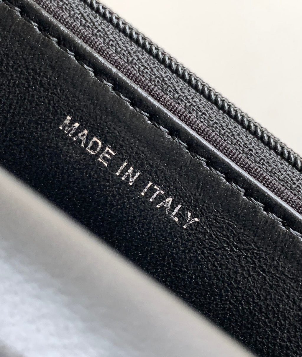 CHANEL WOC 19 BAG IN BLACK CALFSKIN WITH SILVER LOGO