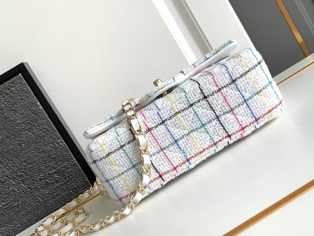 CHANEL MEDIUM 25 FLAP BAG IN WHITE WOOL TWEED