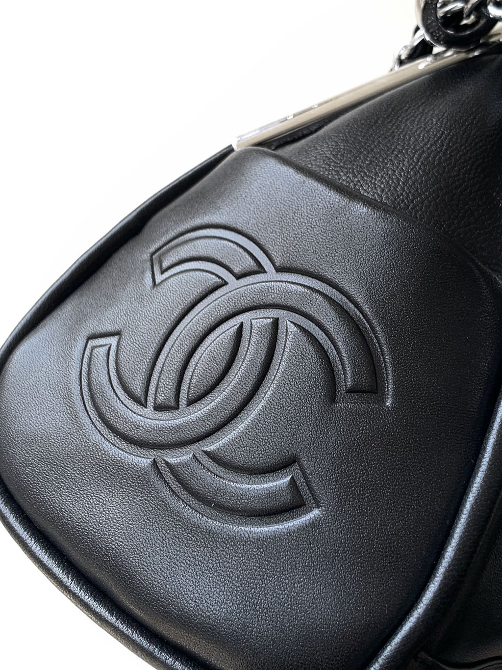 CHANEL 25S HOBO BAG 40 CM IN BLACK SMOOTH CALFSKIN