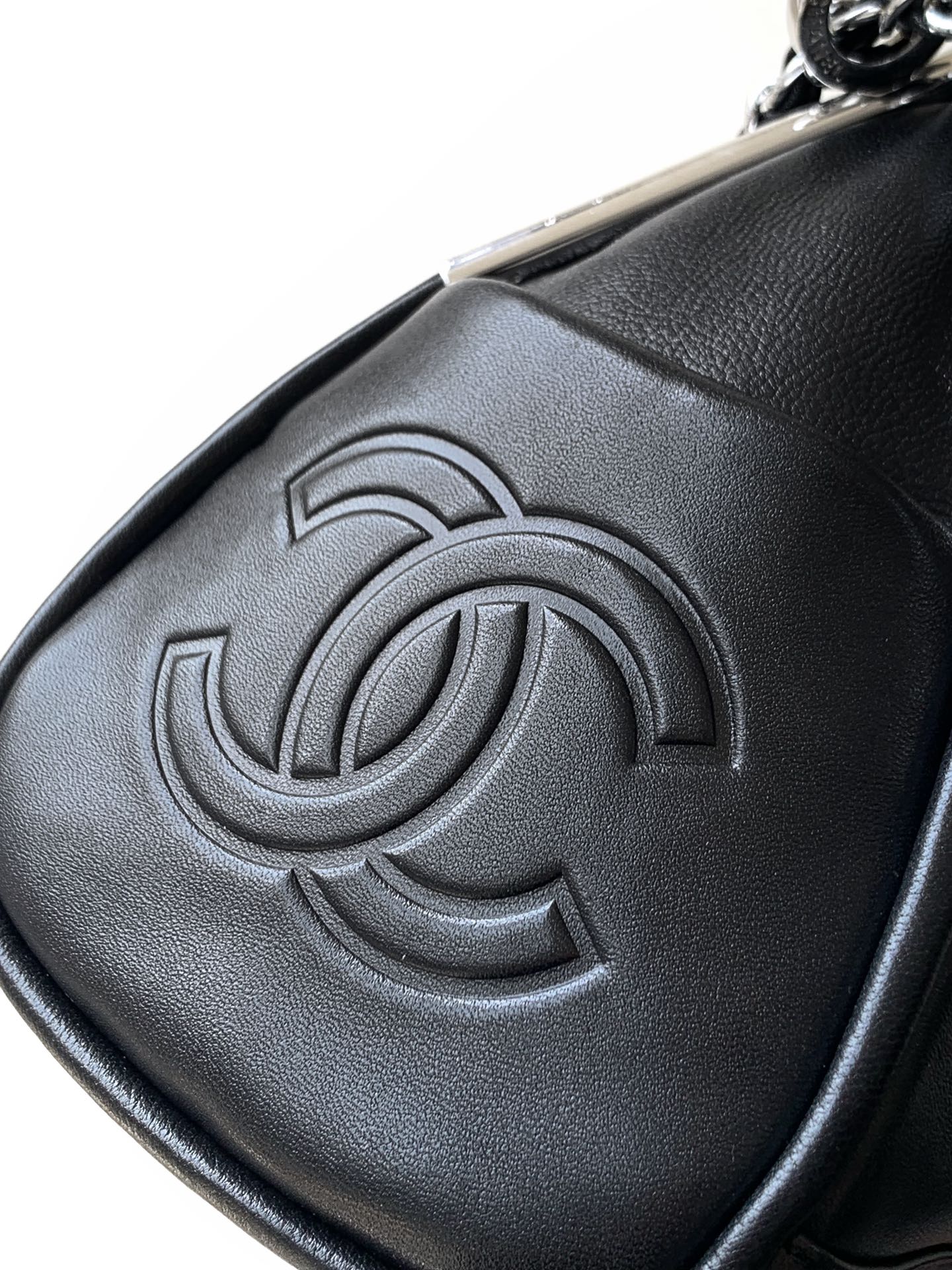 CHANEL 25S HOBO BAG 40 CM IN BLACK SMOOTH CALFSKIN