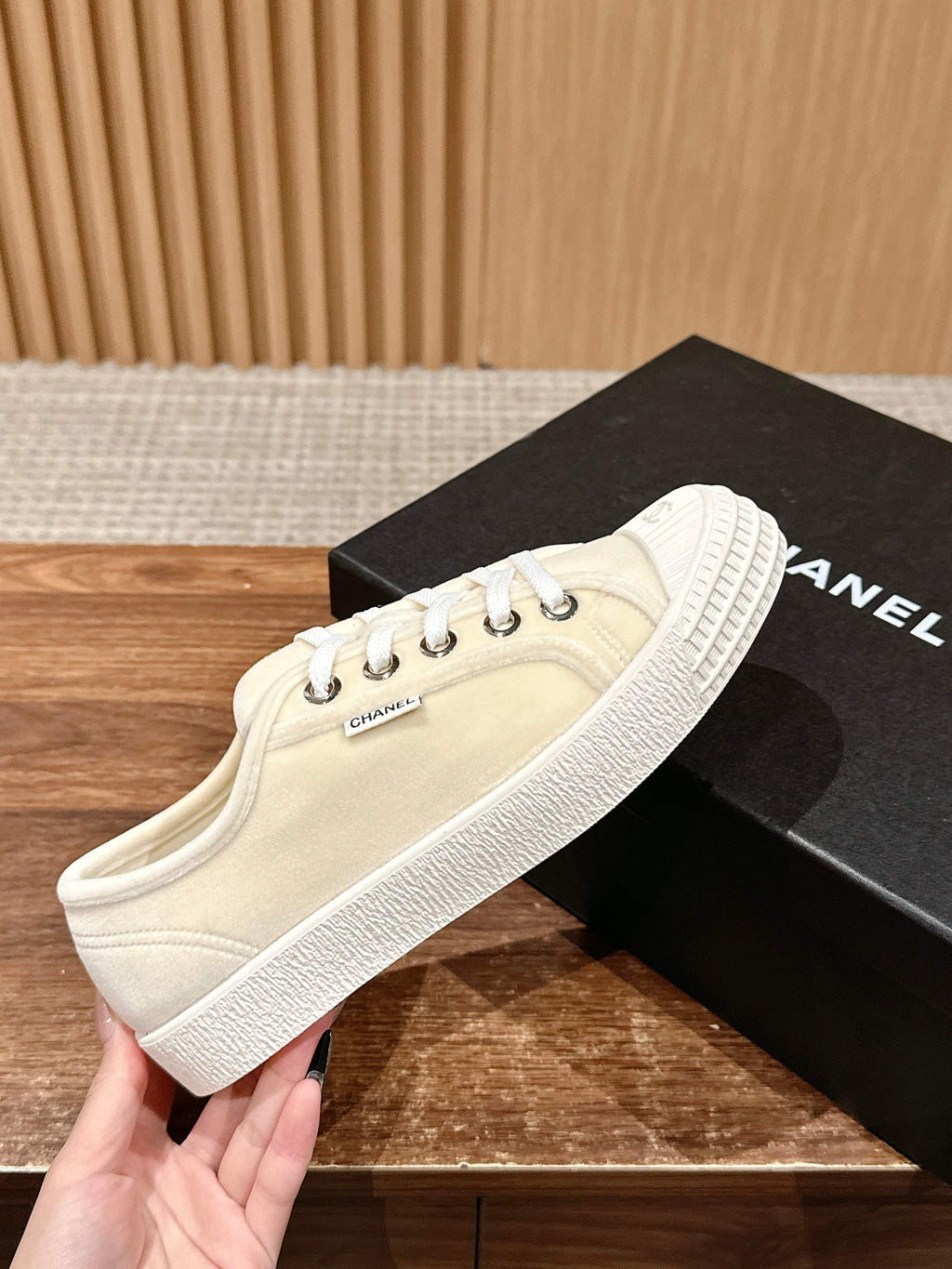 CHANEL CONVERSE SNEAKER IN BEIGE CREAM CANVAS