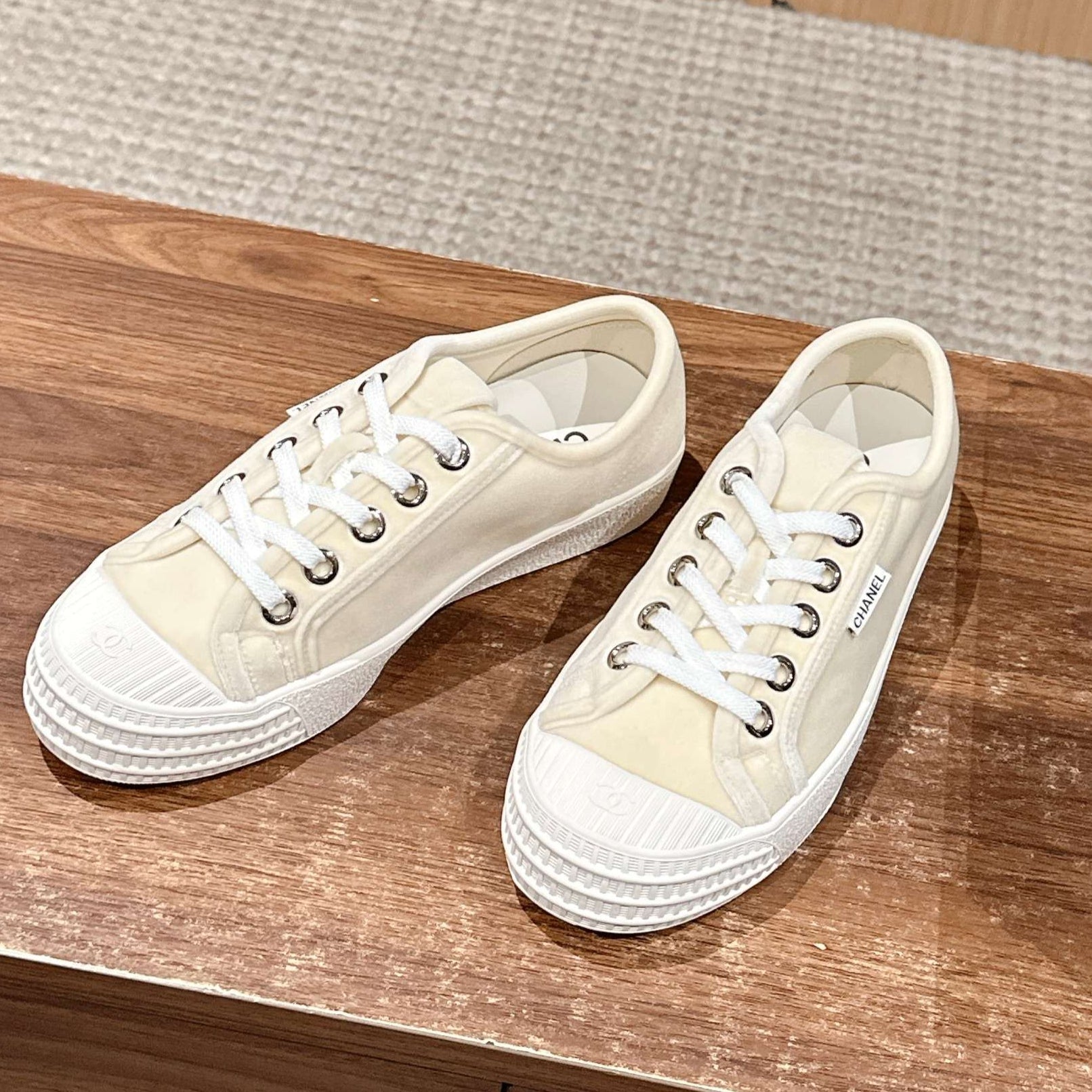 CHANEL CONVERSE SNEAKER IN BEIGE CREAM CANVAS