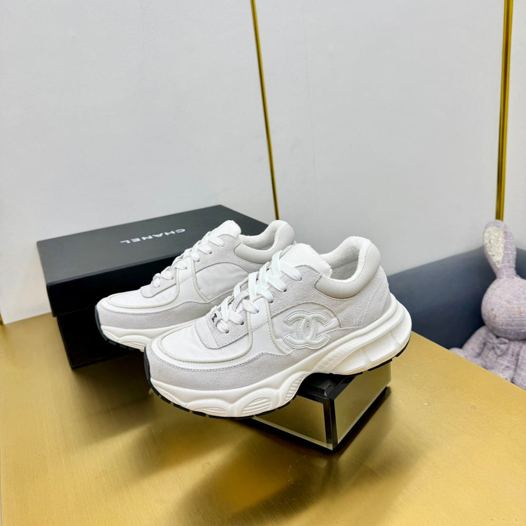 CHANEL SNEAKER IN PALE GRAY SUEDE AND MESH