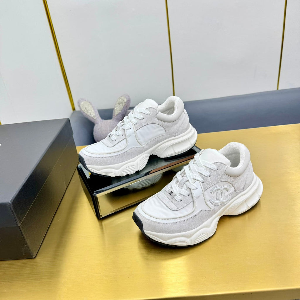 CHANEL SNEAKER IN PALE GRAY SUEDE AND MESH