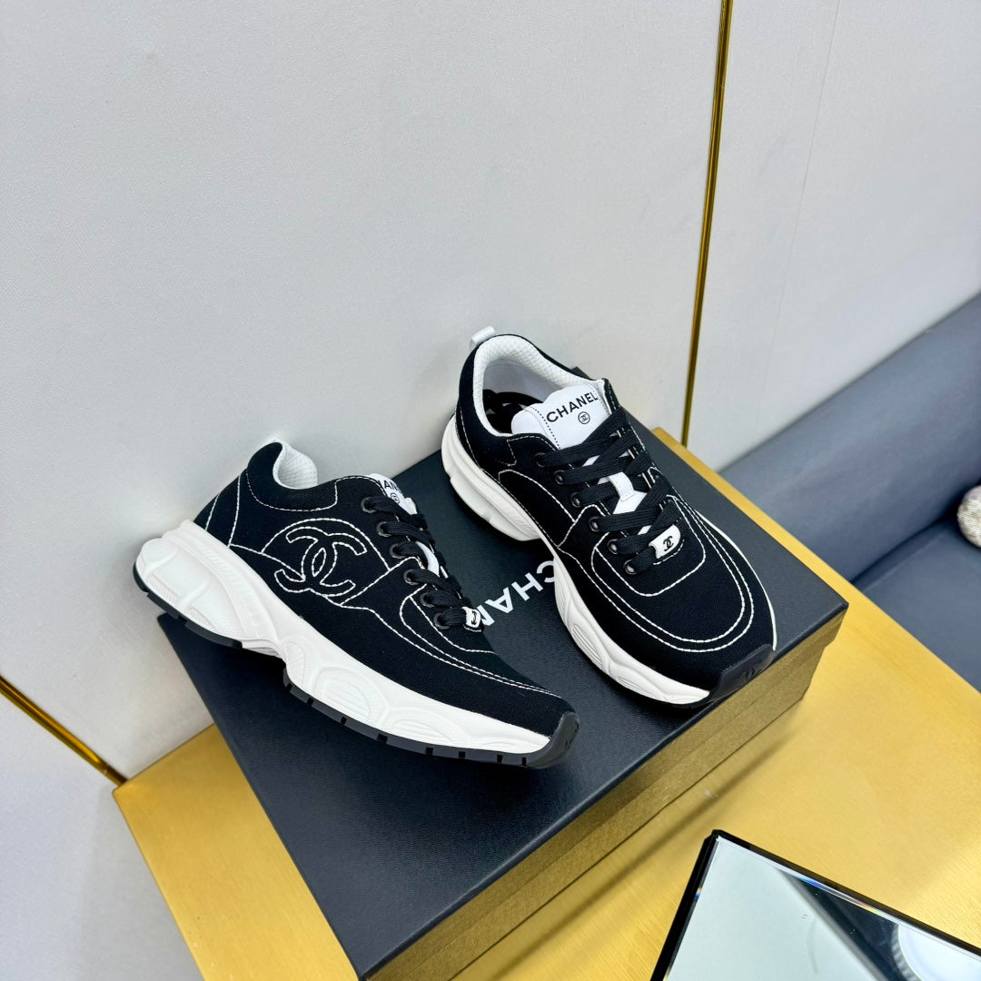 CHANEL SNEAKER IN BLACK MIX WHITE BREATHABLE FABRIC