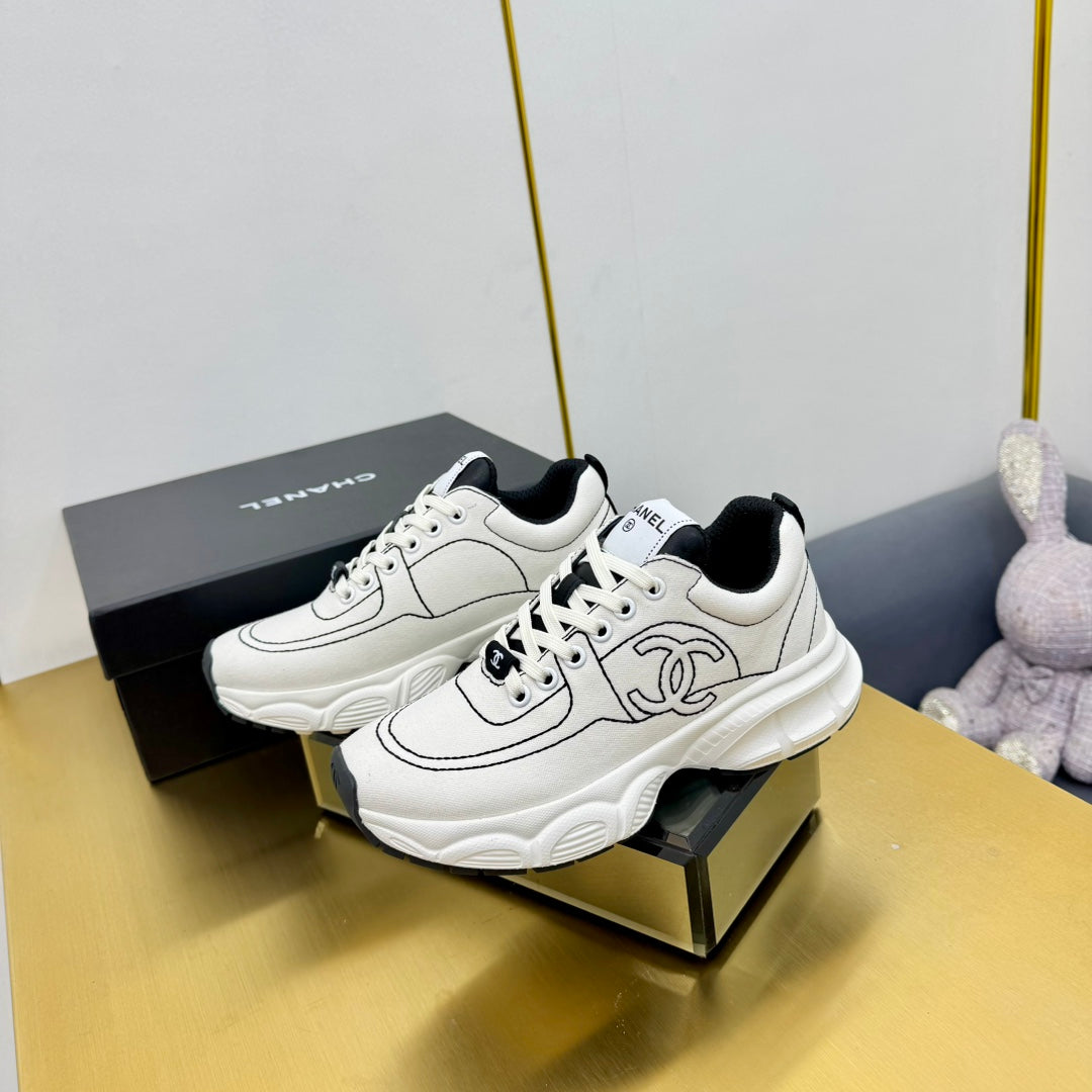 CHANEL SNEAKER IN WHITE MIX BLACK BREATHABLE FABRIC