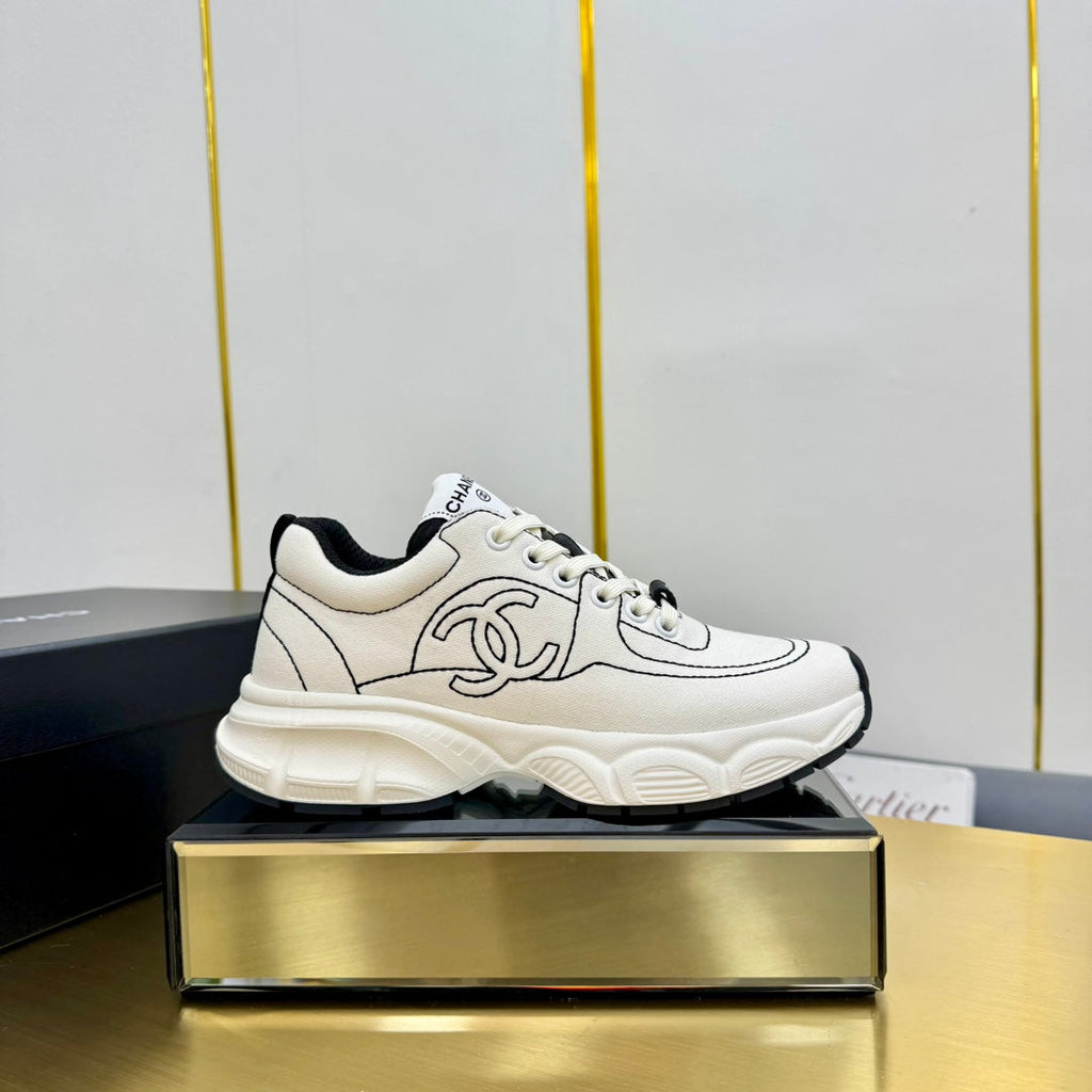 CHANEL SNEAKER IN WHITE MIX BLACK BREATHABLE FABRIC