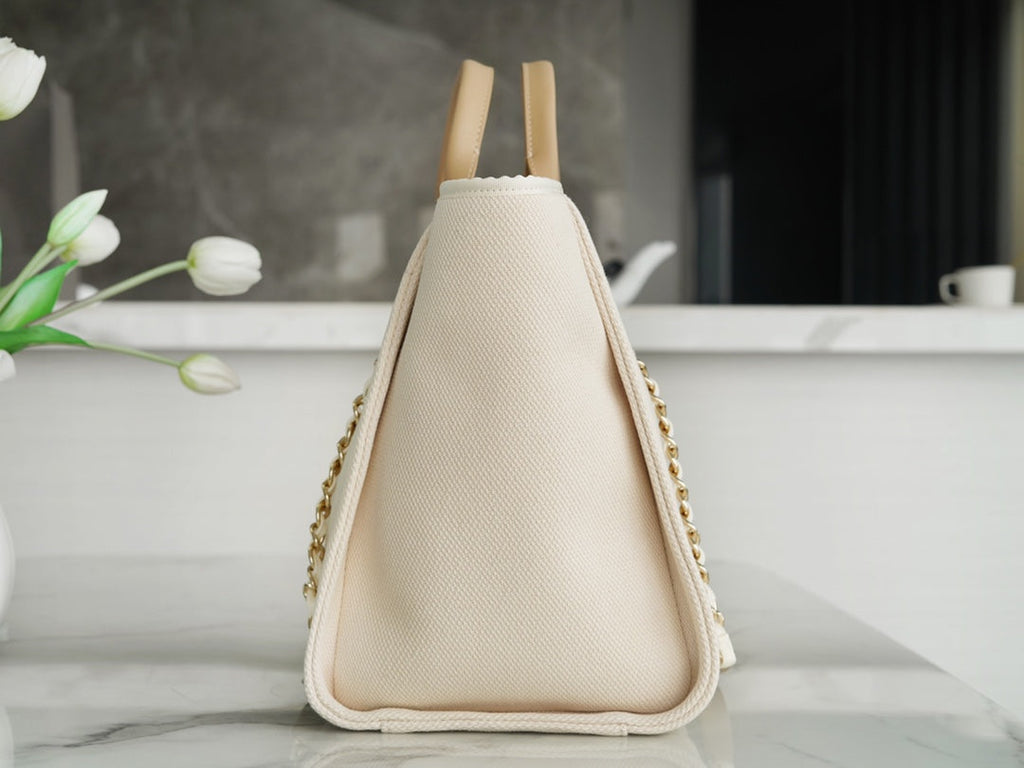 CHANEL TOTE BAG 39 ATTACHED PEARL LOGO IN BEIGE CANVAS GOLD HARDWARE