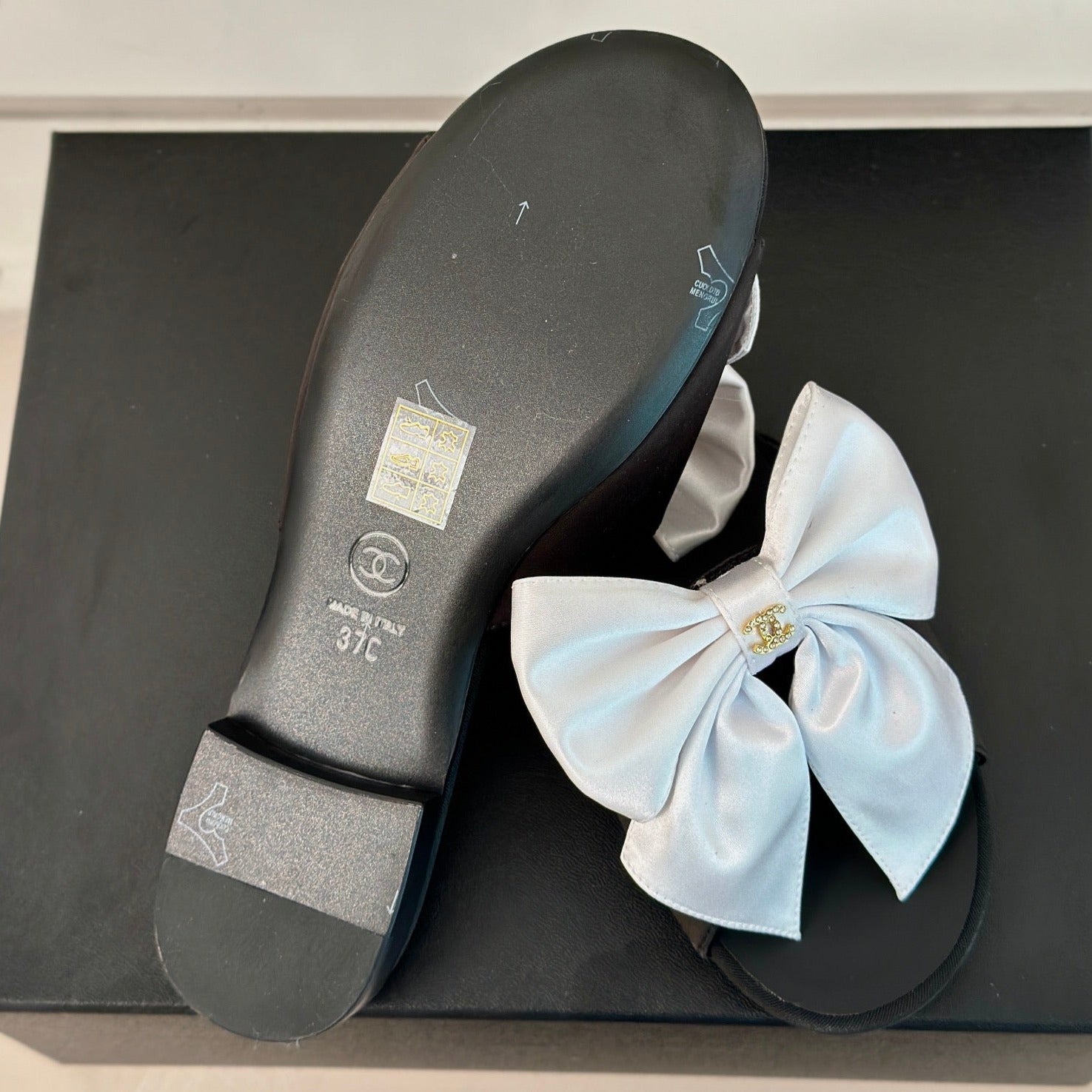CHANEL Double  big bow flat sandals Sheepskin White Black