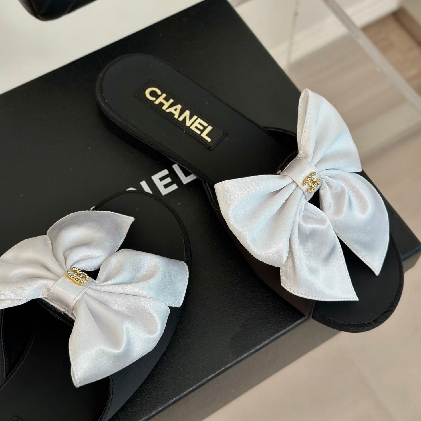 CHANEL Double  big bow flat sandals Sheepskin White Black