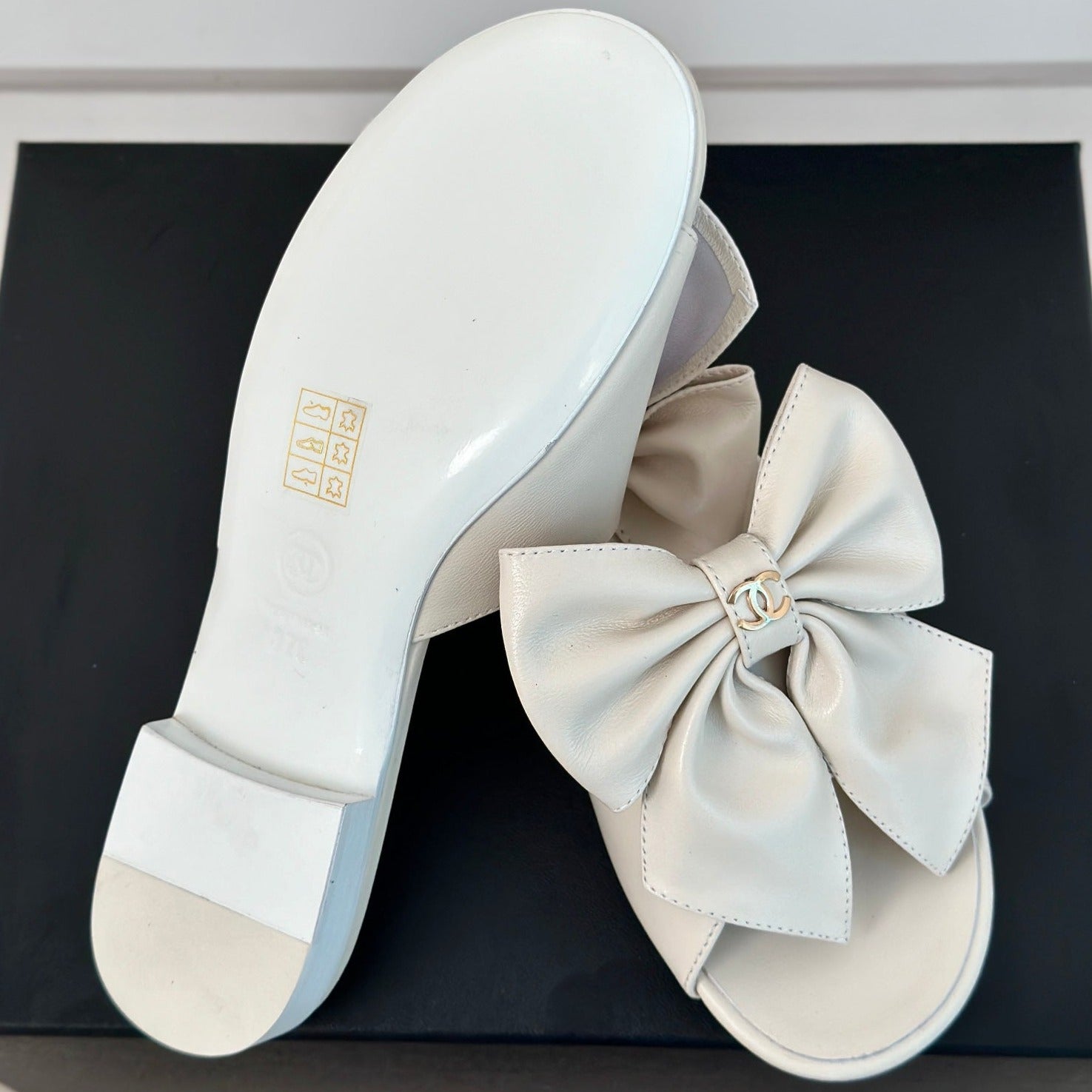 CHANEL Double  big bow flat sandals Sheepskin White Cream