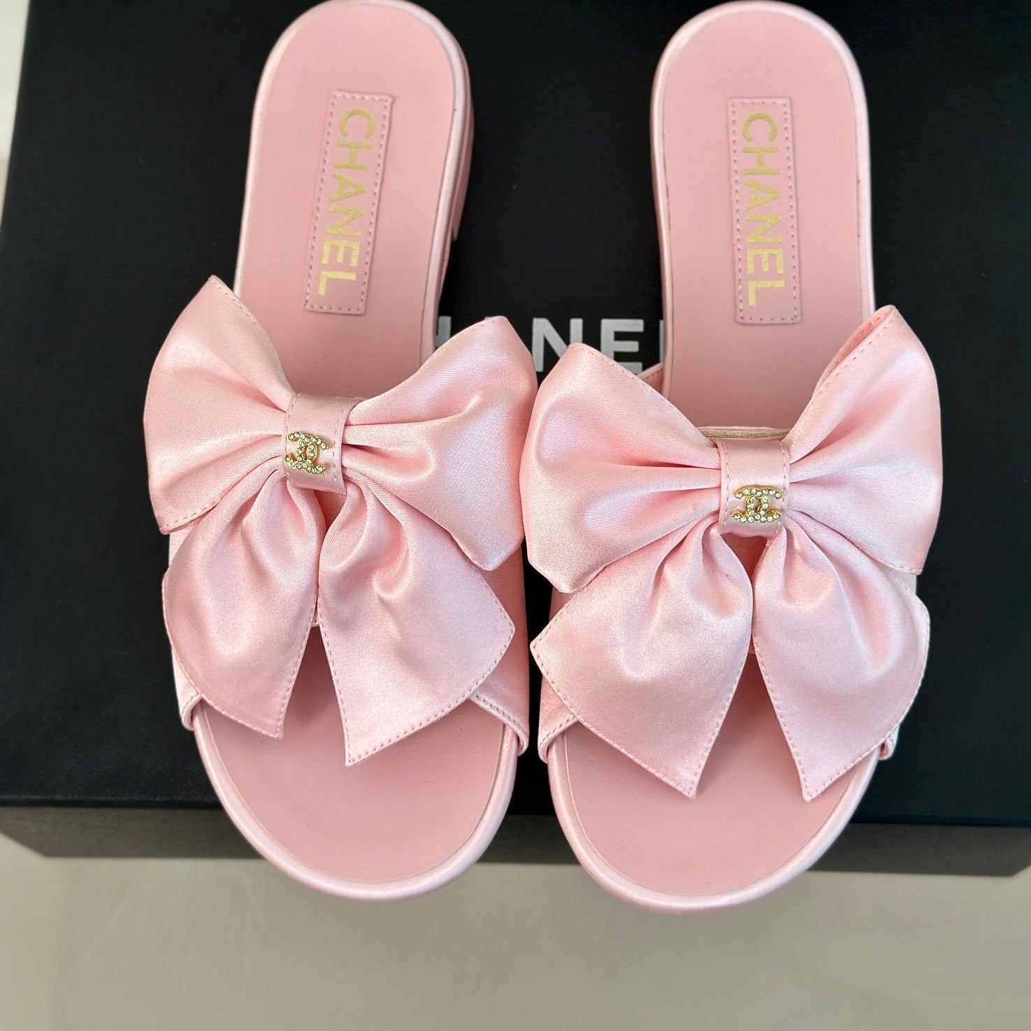 CHANEL Double  big bow flat sandals Sheepskin Light Pink